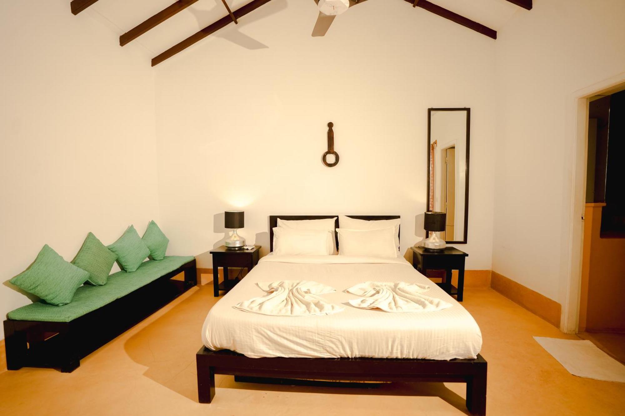 Villa M - Solitude: Beachside Candolim Retreat with Pool Exterior photo
